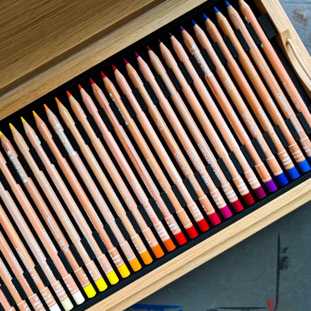 Caran d'Ache - Luminance 6901 - Set of 100 Colour Pencils in a Wooden Storage Case - Image 4