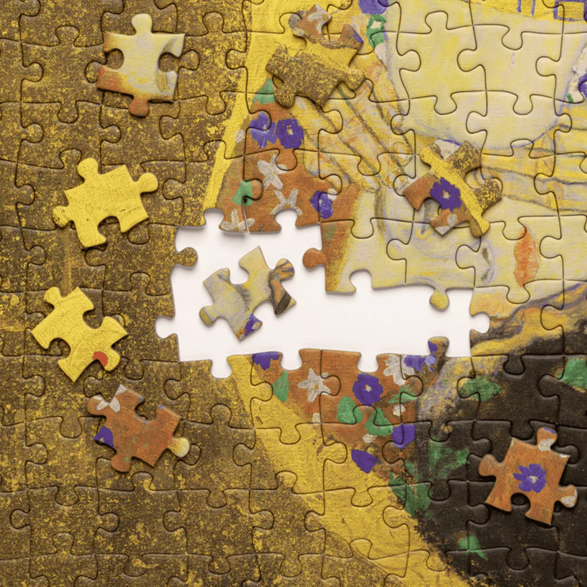 Gustav Klimt's The Kiss - 1,000 Piece Jigsaw Puzzle - Image 2