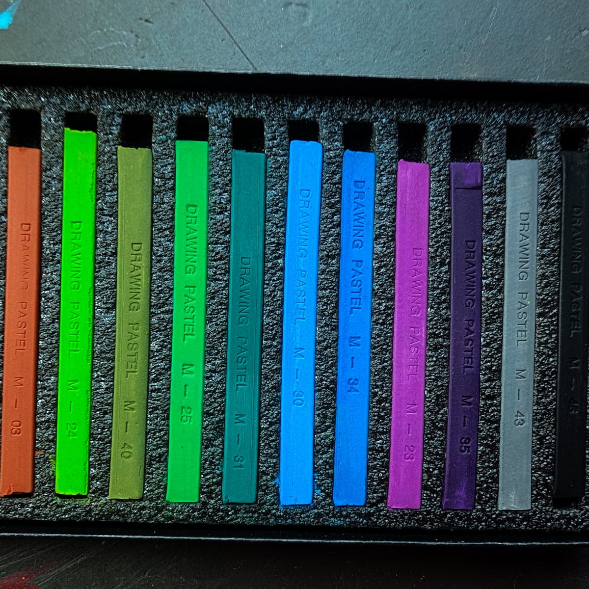 Mungyo - Artists' Drawing Pastels - Set of 24 Colours - Image 4