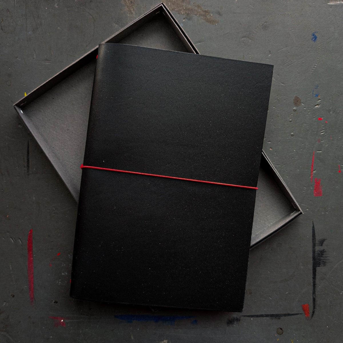 Paper Republic - Grand Voyageur - XL Leather Journal - Black